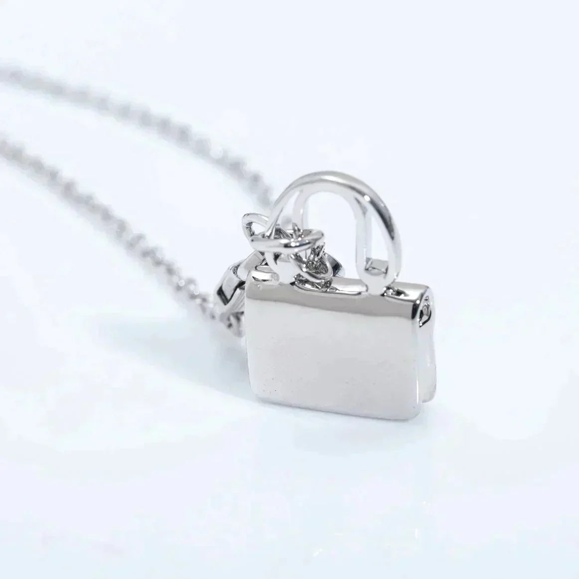 ¡®Lume Jewels¡¯AMULETTE PEDANT SILVER NECKLACE