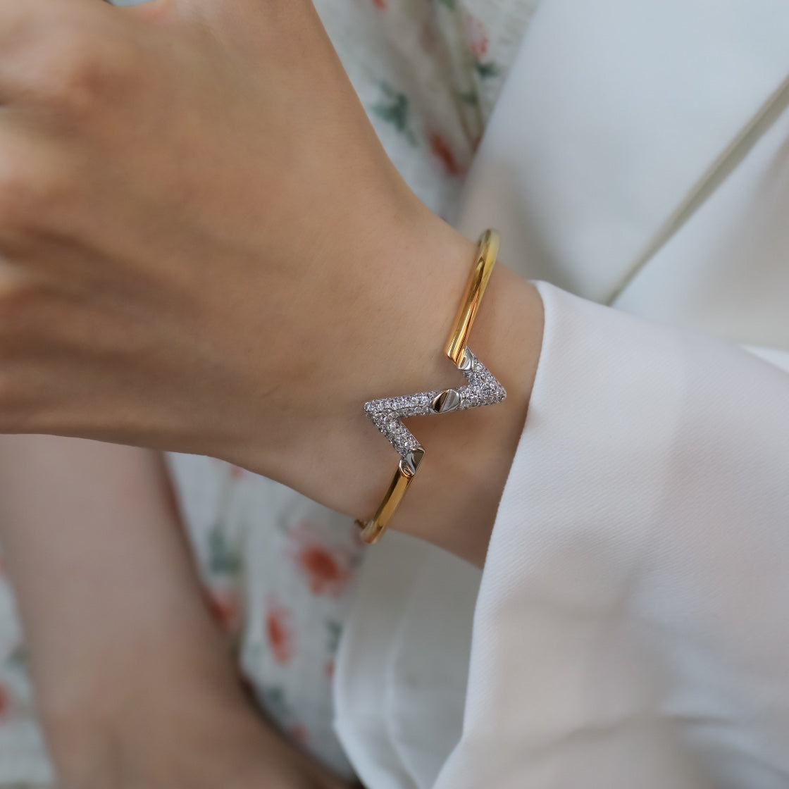 ¡®Lume Jewels¡¯VOLTE UPSITE DOWN GOLD DIAMOND BRACELET