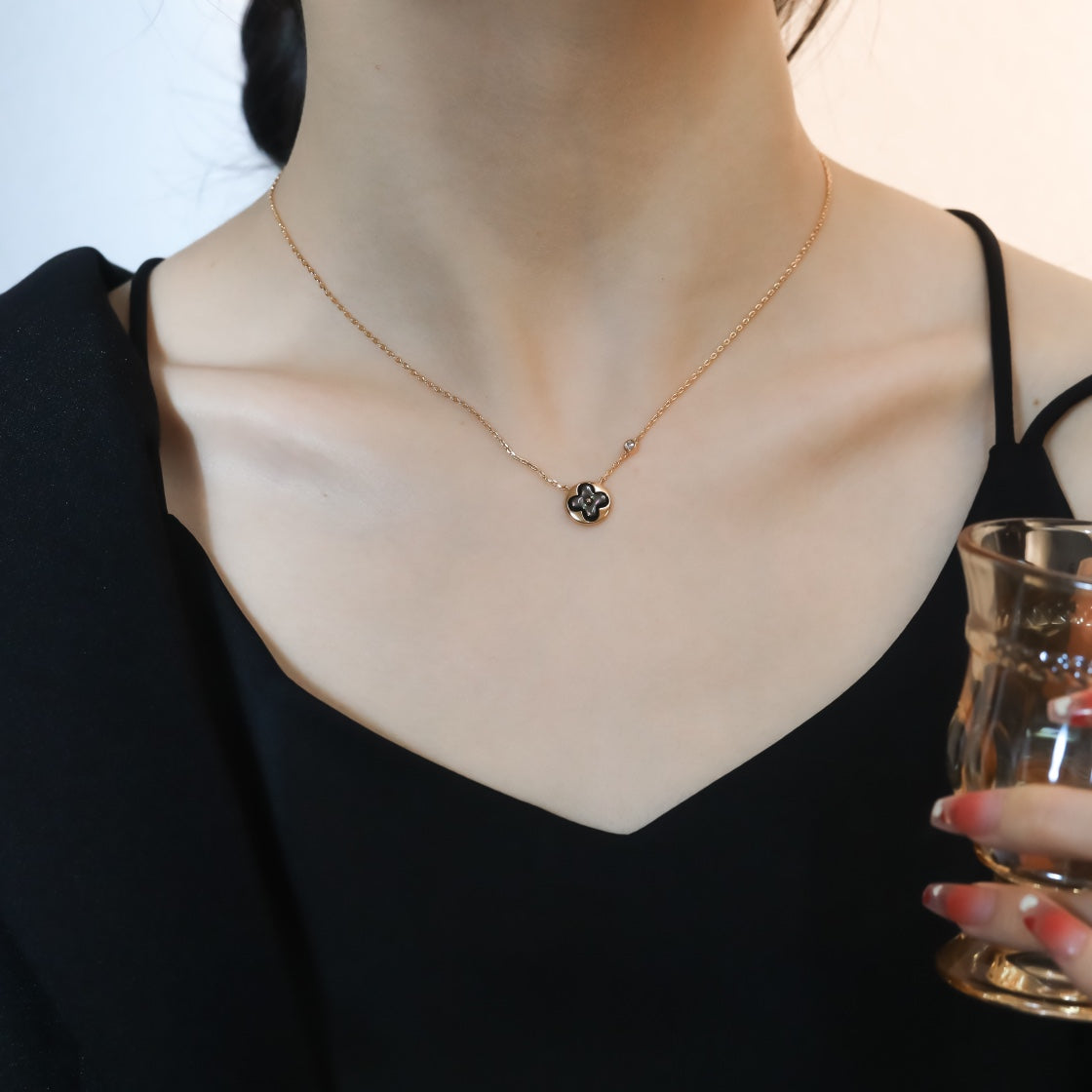 ¡®Lume Jewels¡¯SUN PEDANT PINK GOLD 1 DIAMOND NECKLACE