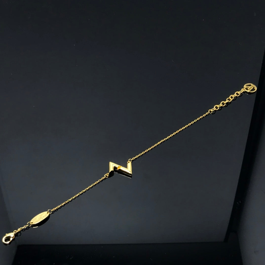 ¡®Lume Jewels¡¯VOLT LV LOGO BRACELET