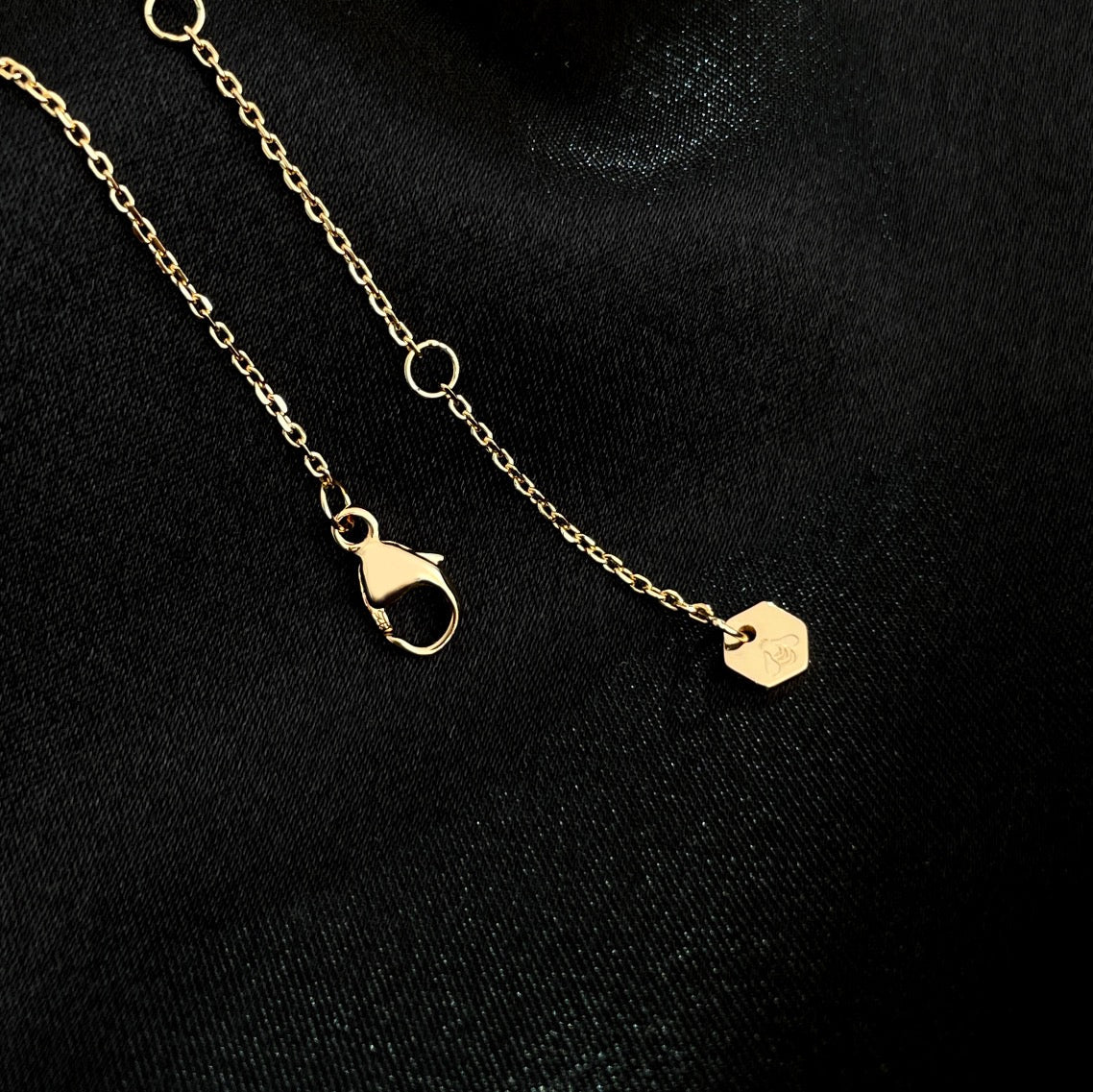 ¡®Lume Jewels¡¯BEE MINI NECKLACE