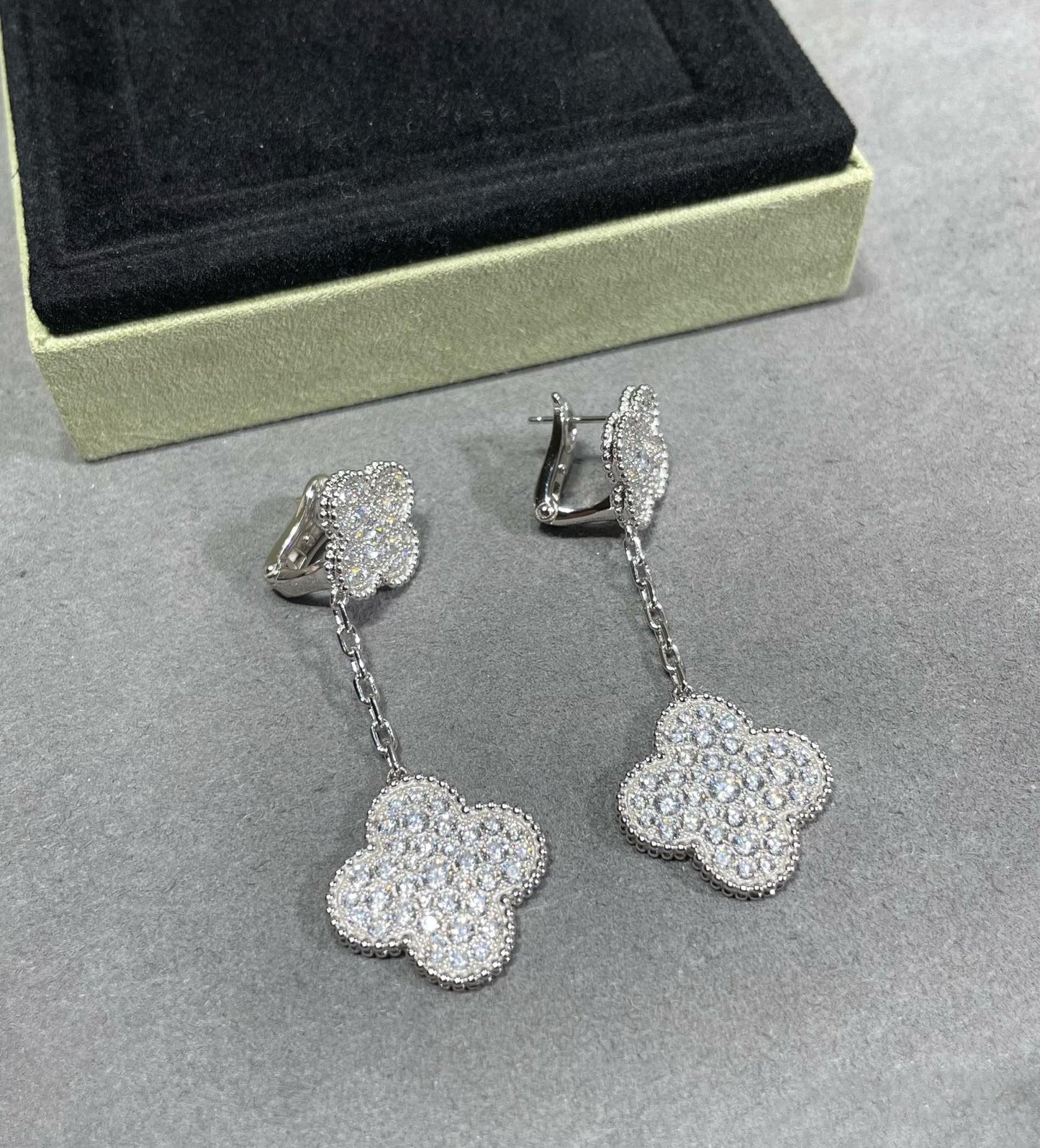 ¡®Lume Jewels¡¯CLOVER 2 MOTIFS DIAMOND PAVED SILVER EARRINGS