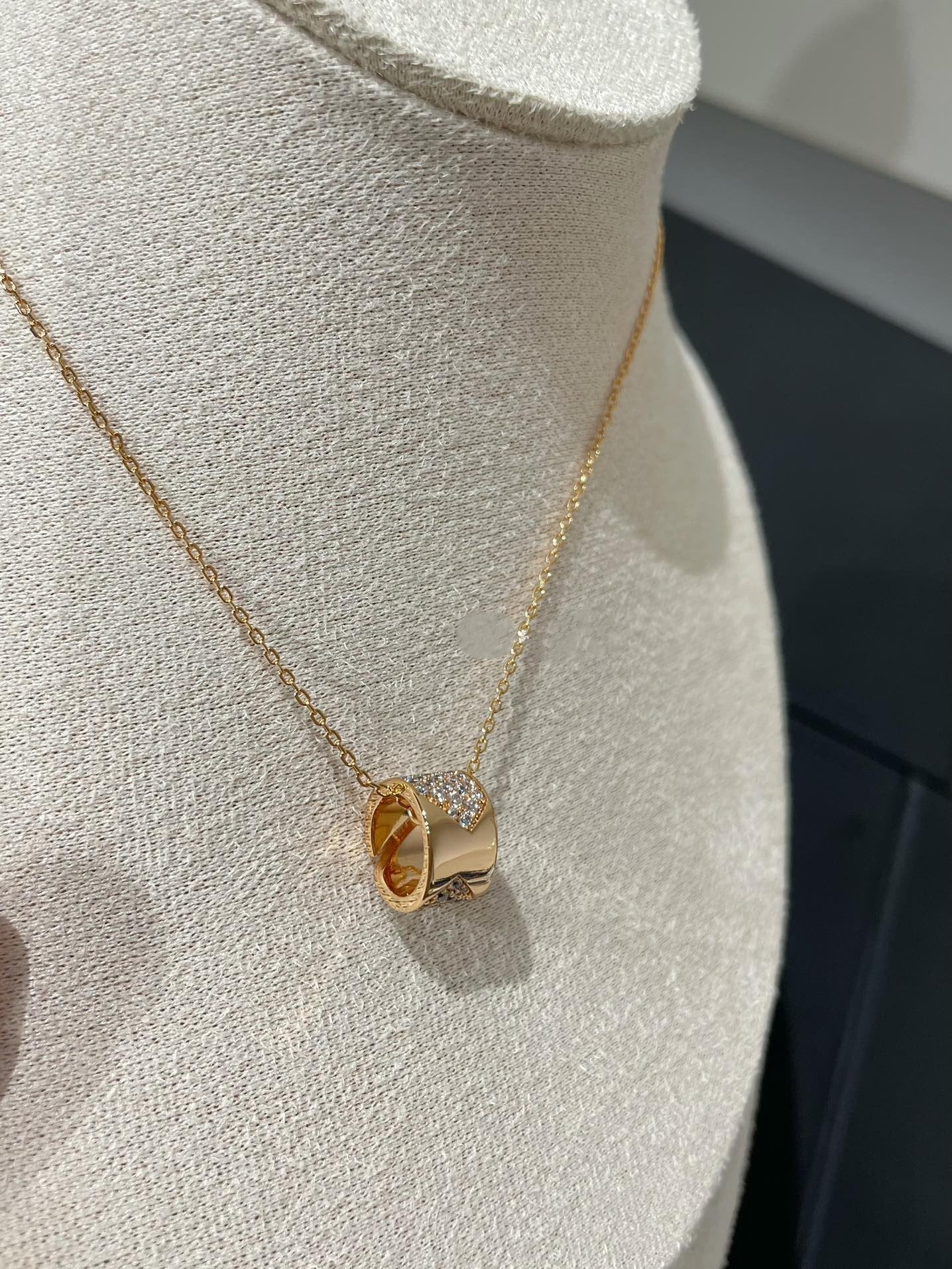 ¡®Lume Jewels¡¯LIENS EVIDENCE DIAMOND PAVED NECKLACE