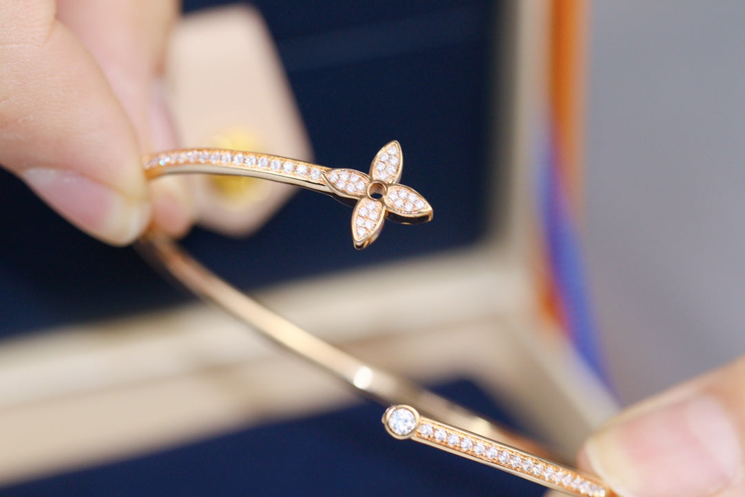 ¡®Lume Jewels¡¯IDYLLE PINK GOLD OPEN BRACELET DIAMOND PAVED
