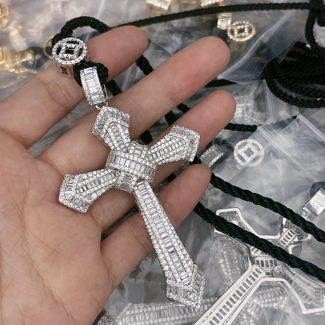 ¡®Lume Jewels¡¯Pave Cross Pendant Necklace