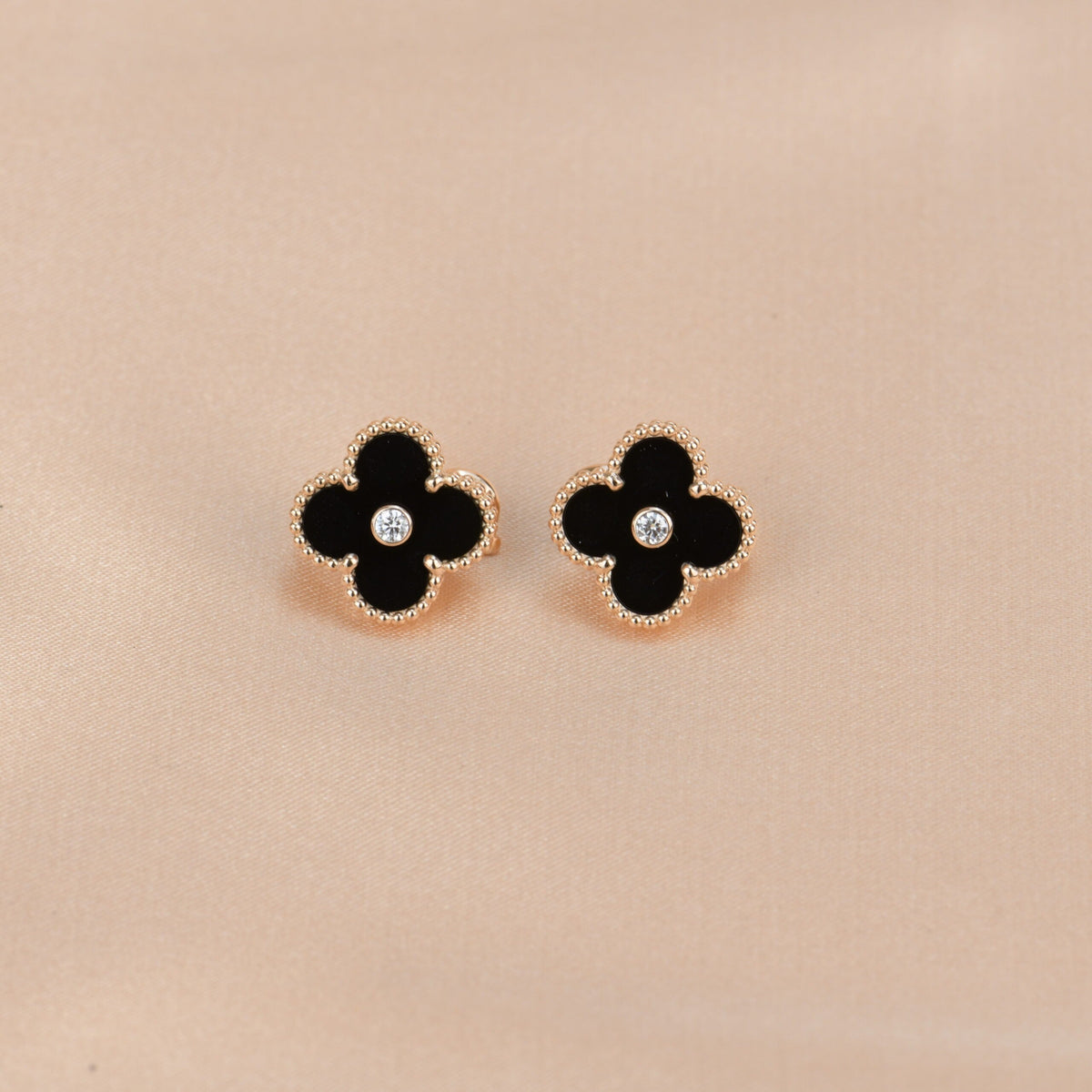 ¡®Lume Jewels¡¯CLOVER MEDIUM 1 MOTIFS ONYX DIAMOND EARRINGS