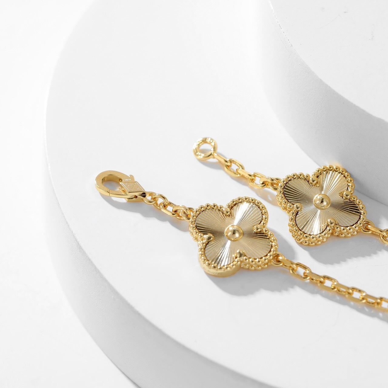¡®Lume Jewels¡¯CLOVER 10 MOTIFS LASER NECKLACE