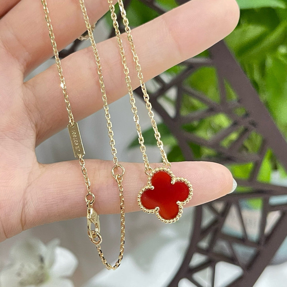 ¡®Lume Jewels¡¯CLOVER 15MM CARNELIAN SINGLE FLOWER NECKLACE