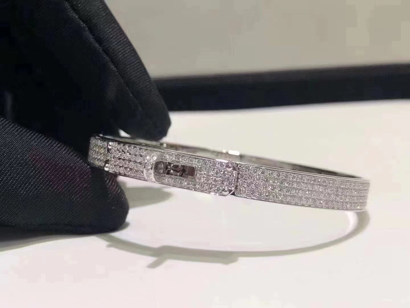 ¡®Lume Jewels¡¯HM KELLY BRACELET IN SILVER AND FULL PAVE DIAMOND