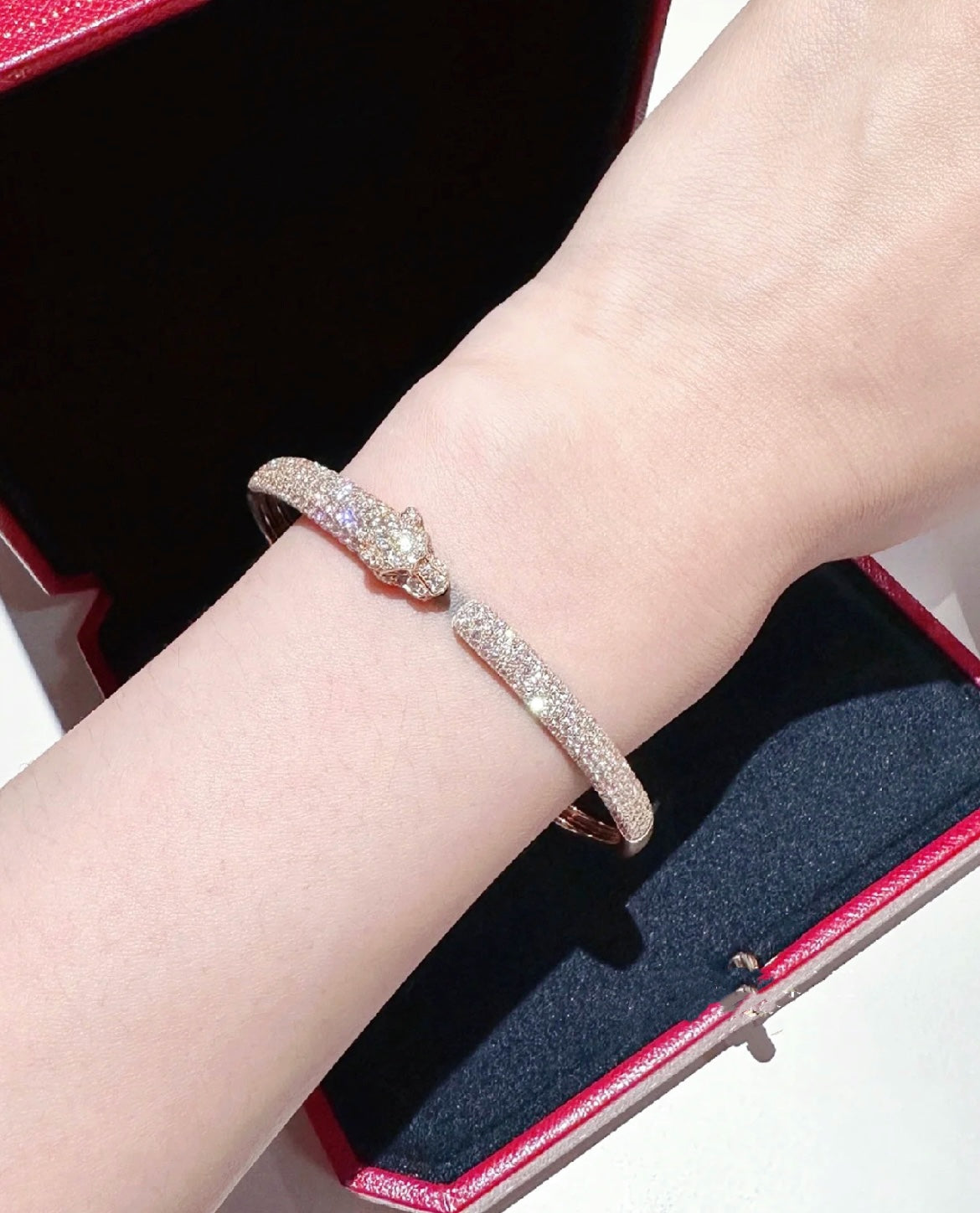 ¡®Lume Jewels¡¯PANTHERE FULL DIAMOND OPEN BRACELET
