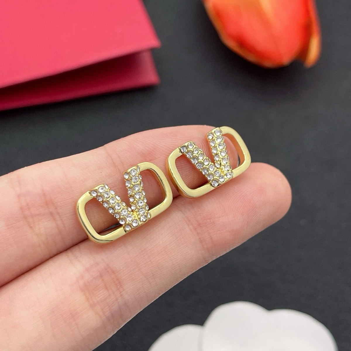 [Lume Jewels]V-shaped stud earrings