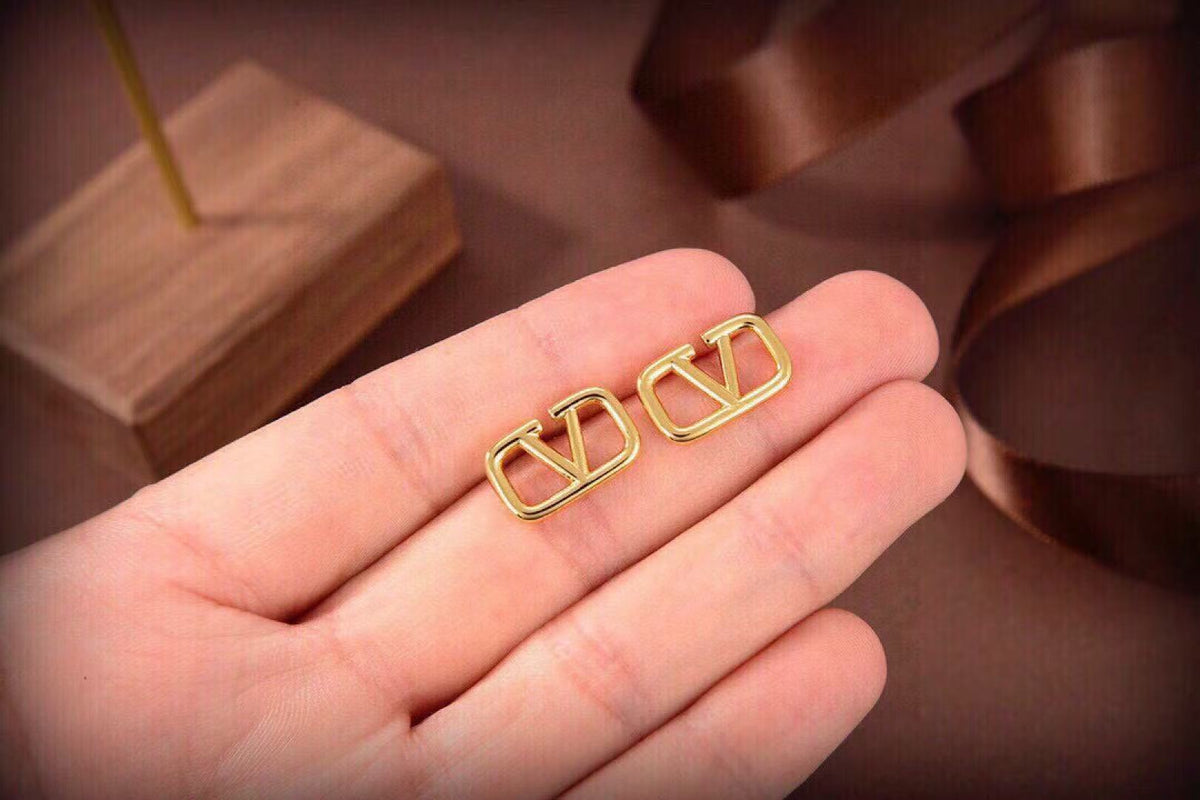 [Lume Jewels]Gold V-shaped stud earrings