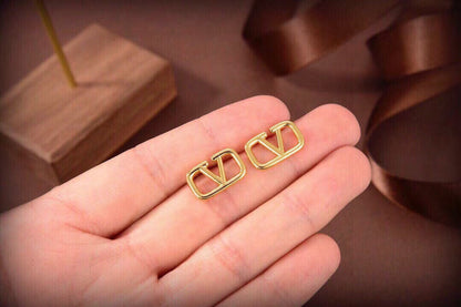 [Lume Jewels]Gold V-shaped stud earrings