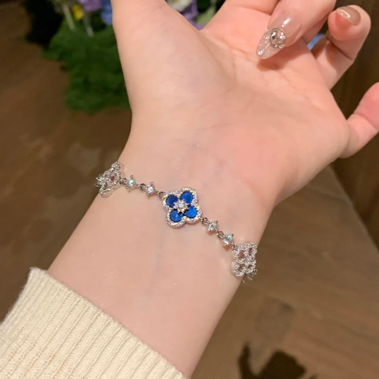 ¡®Lume Jewels¡¯CLOVER 5 MOTIF PINK BLUE RED WHITE BRACELET