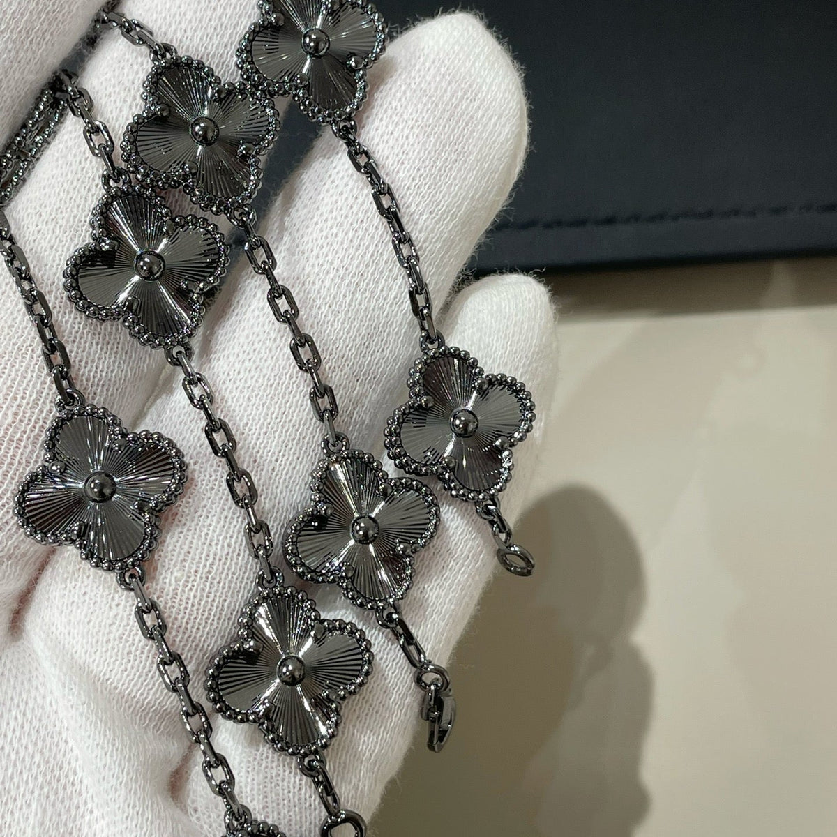 [Lume Jewels]New CLOVER 5 MOTIF BLACK BRACELET
