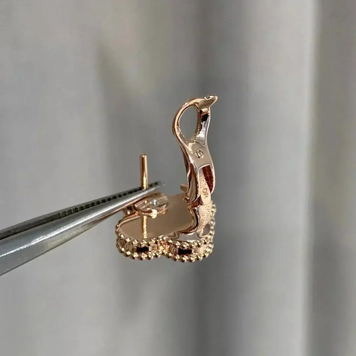 ¡®Lume Jewels¡¯CLOVER MEDIUM 1 MOTIFS  PINK MOP DIAMOND EARRINGS
