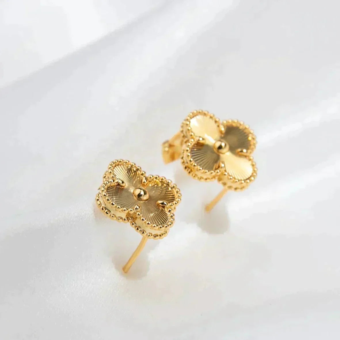 ¡®Lume Jewels¡¯CLOVER MEDIUM 1 MOTIFS LASER EARRINGS