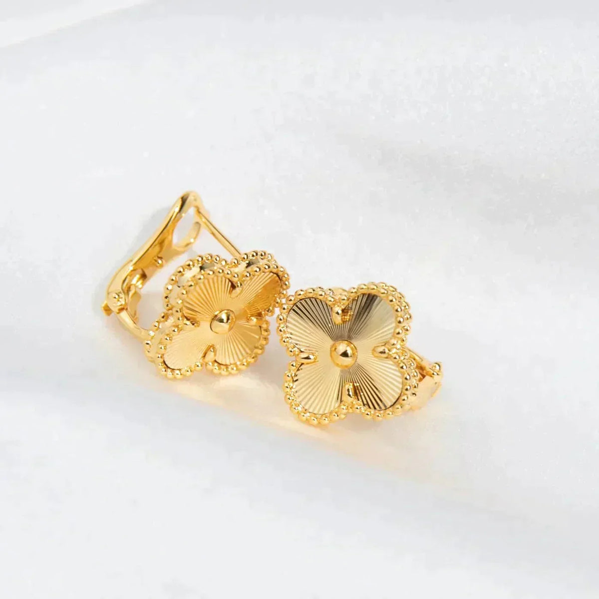 ¡®Lume Jewels¡¯CLOVER MEDIUM 1 MOTIFS LASER EARRINGS