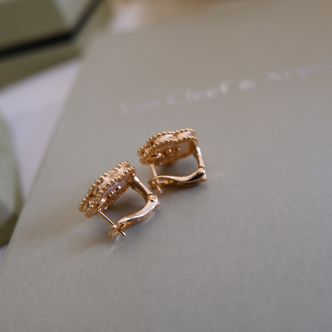 ¡®Lume Jewels¡¯LUCKY PINK GOLD WHITE MOP EARRINGS
