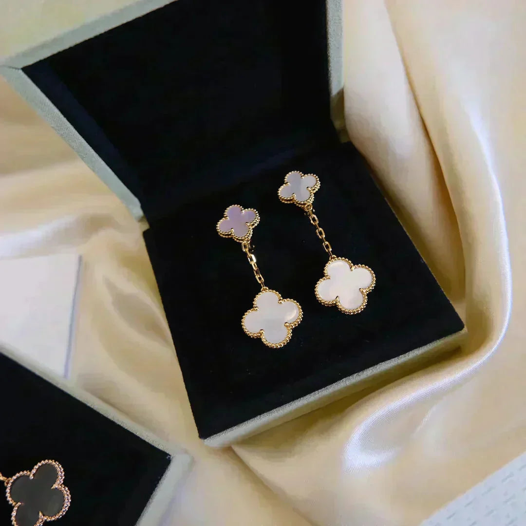 ¡®Lume Jewels¡¯CLOVER 2 MOTIF WHITE MOP EARRINGS