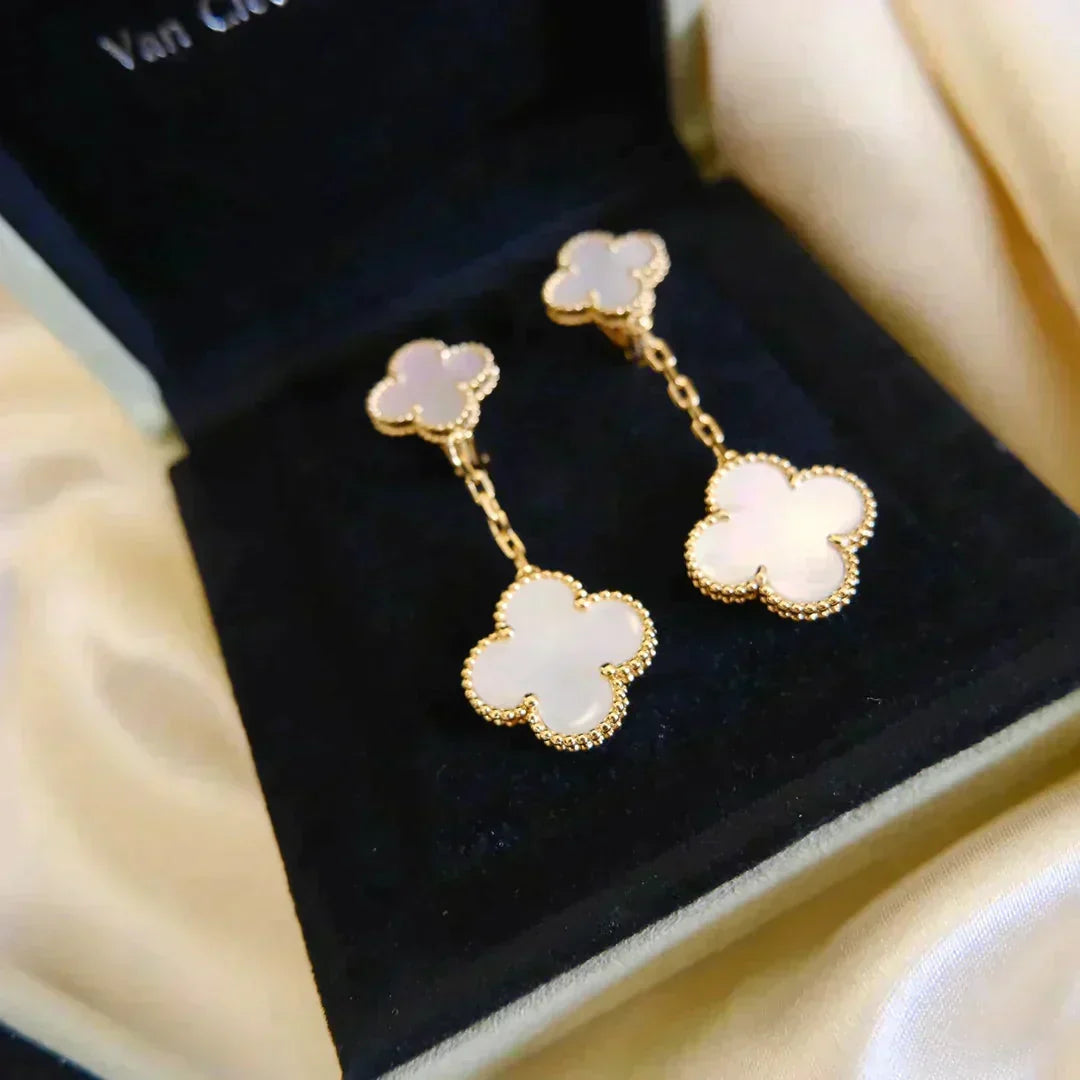 ¡®Lume Jewels¡¯CLOVER 2 MOTIF WHITE MOP EARRINGS