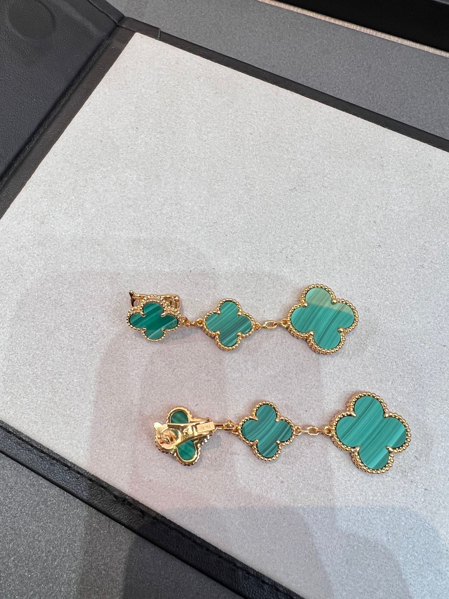 ¡®Lume Jewels¡¯CLOVER MALACHITE 3 MOTIFS GOLD