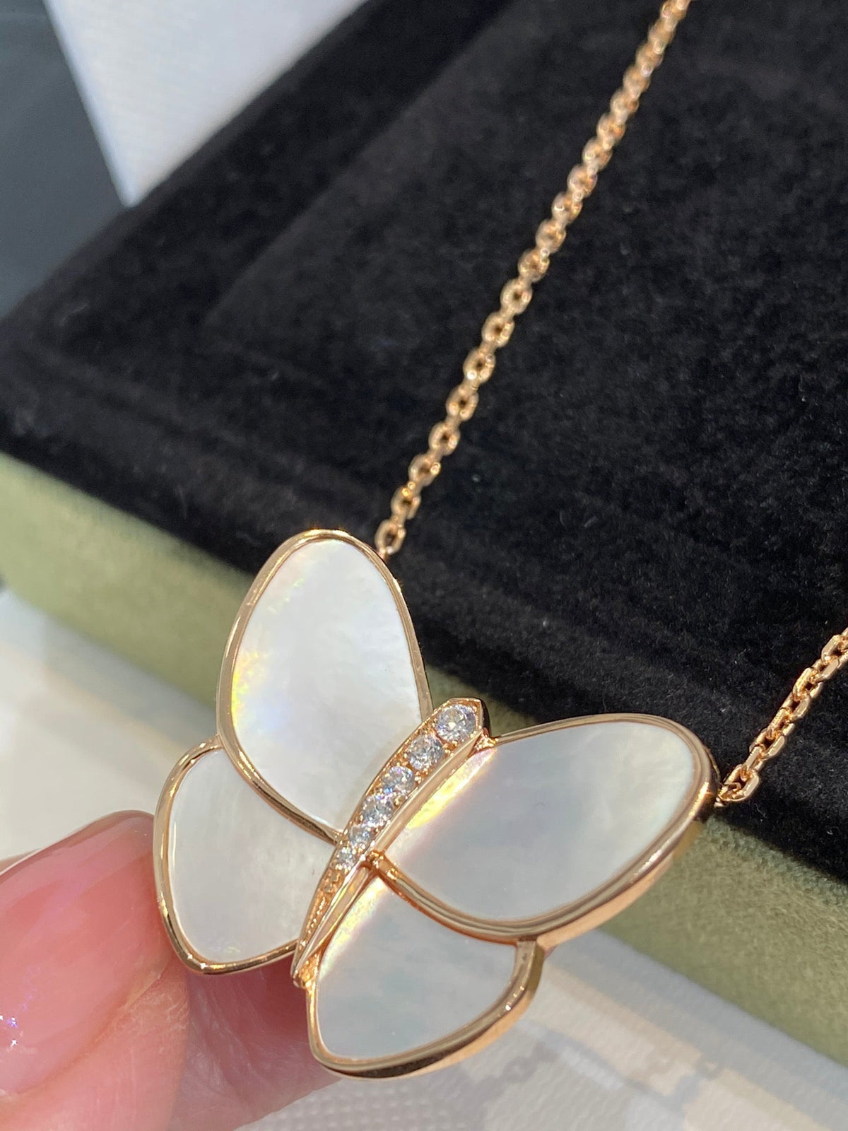 ¡®Lume Jewels¡¯BUTTERFLY GOLD MOP DIAMOND NECKLACE