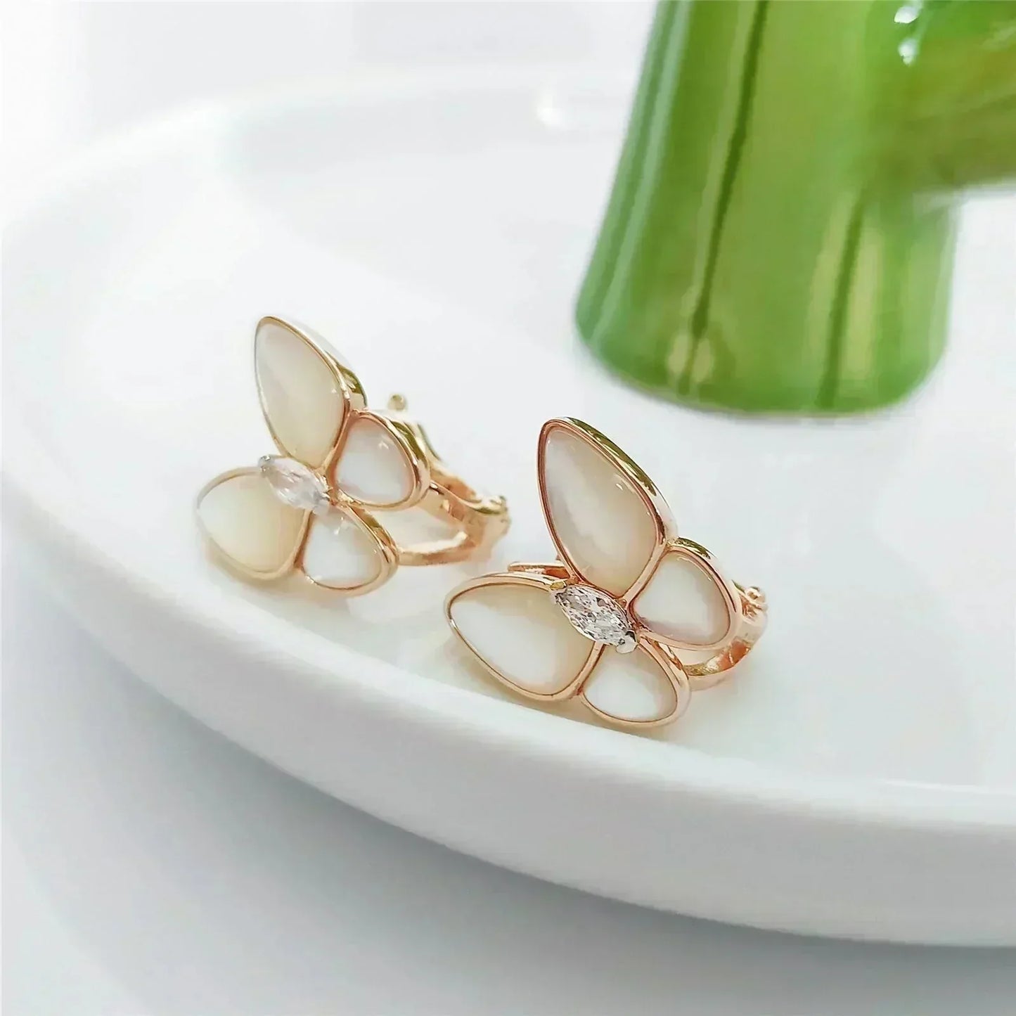 ¡®Lume Jewels¡¯BUTTERFLY MOP DIAMOND EARRINGS