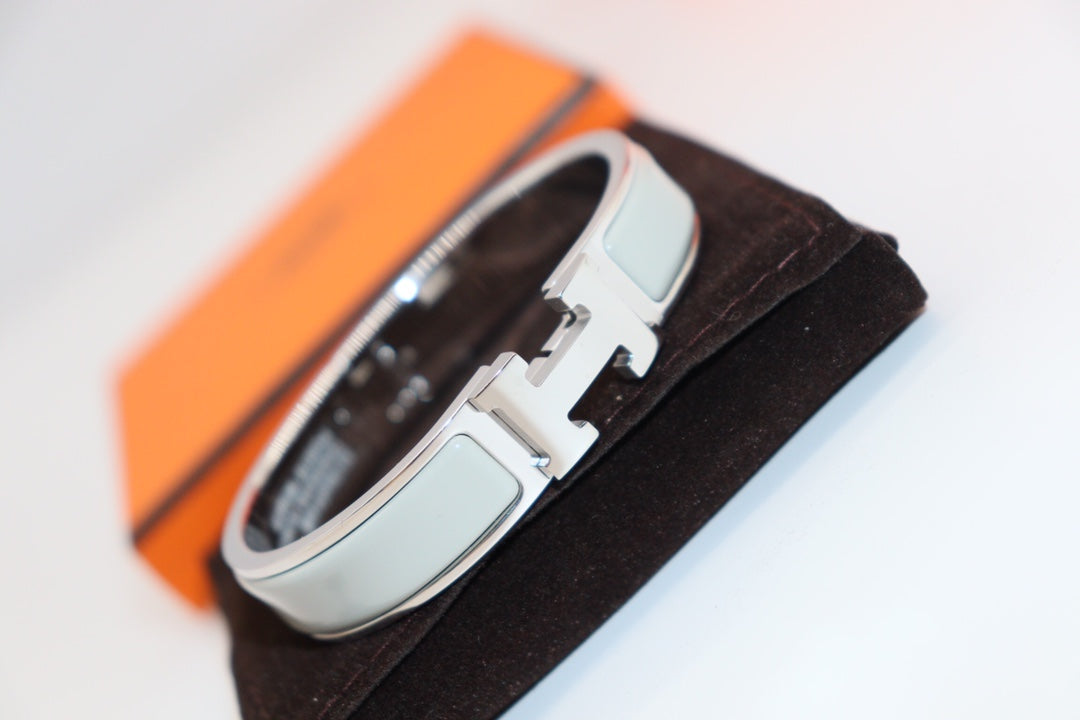¡®Lume Jewels¡¯H LIGHT BLUE BRACELET