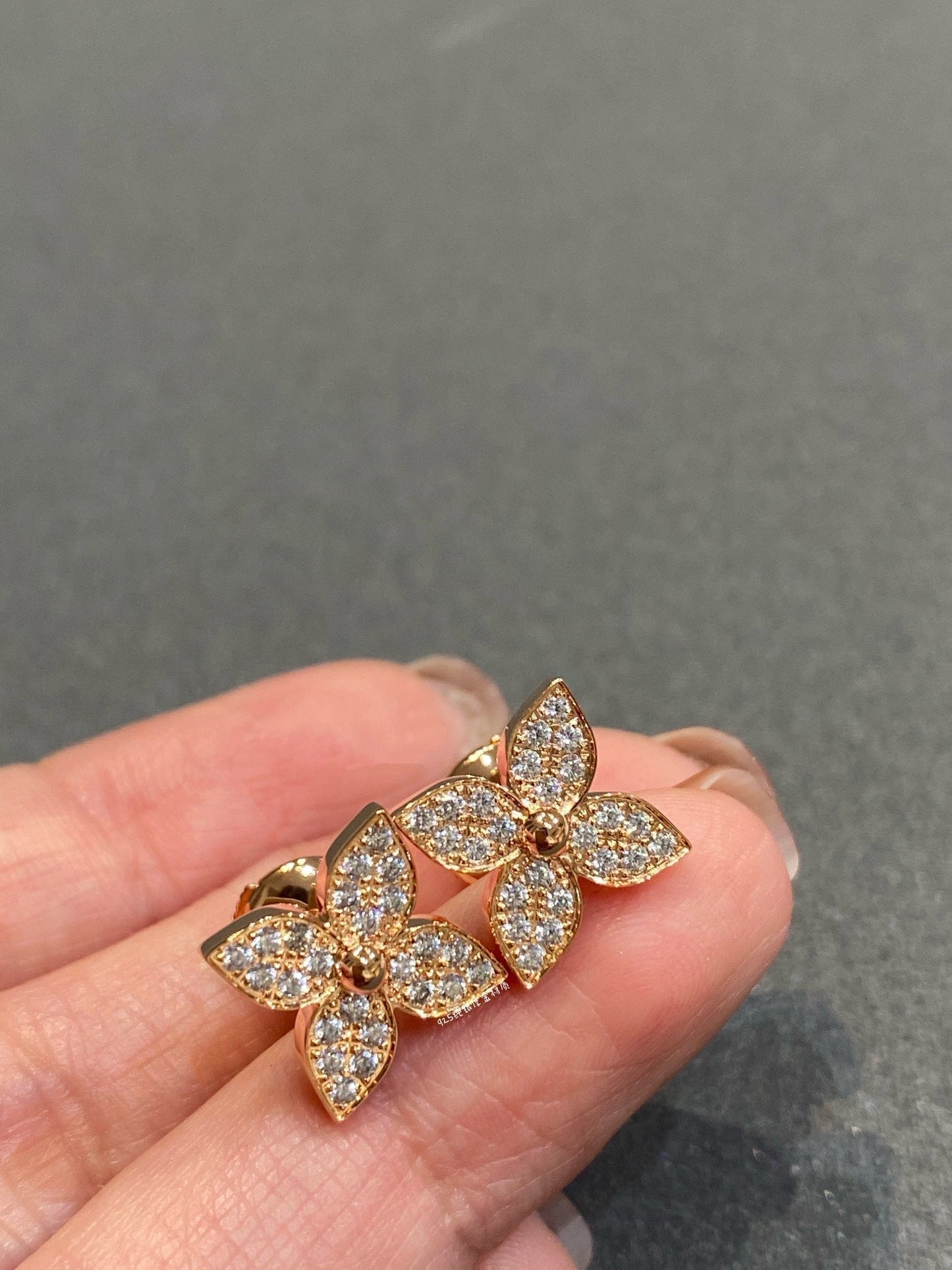 ¡®Lume Jewels¡¯STAR DIAMOND EARRINGS