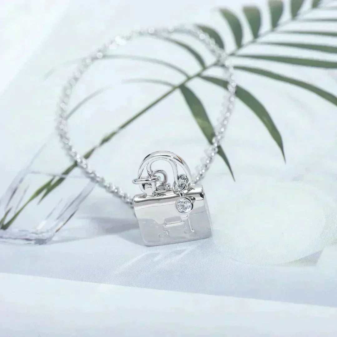 ¡®Lume Jewels¡¯AMULETTE PEDANT SILVER NECKLACE