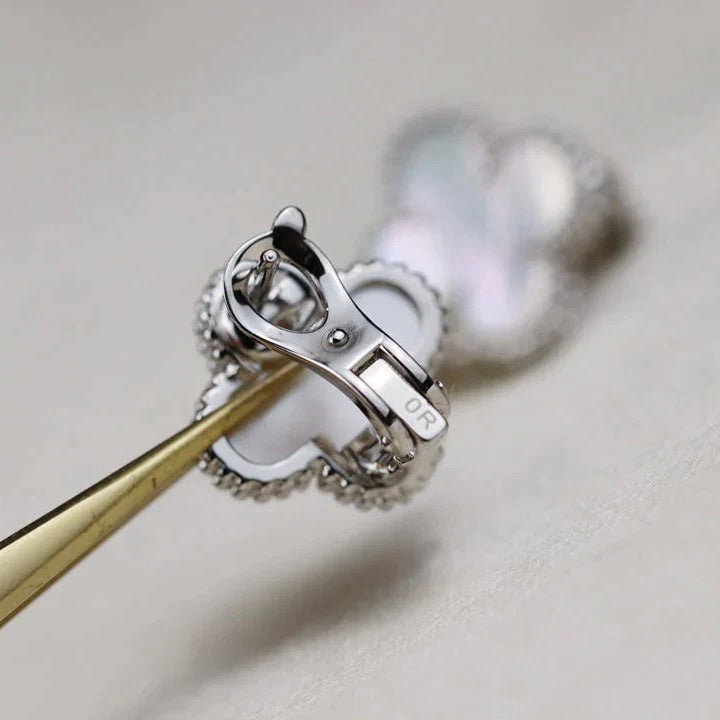 ¡®Lume Jewels¡¯CLOVER MEDIUM 1 MOTIFS  WHITE MOP EARRINGS SILVER