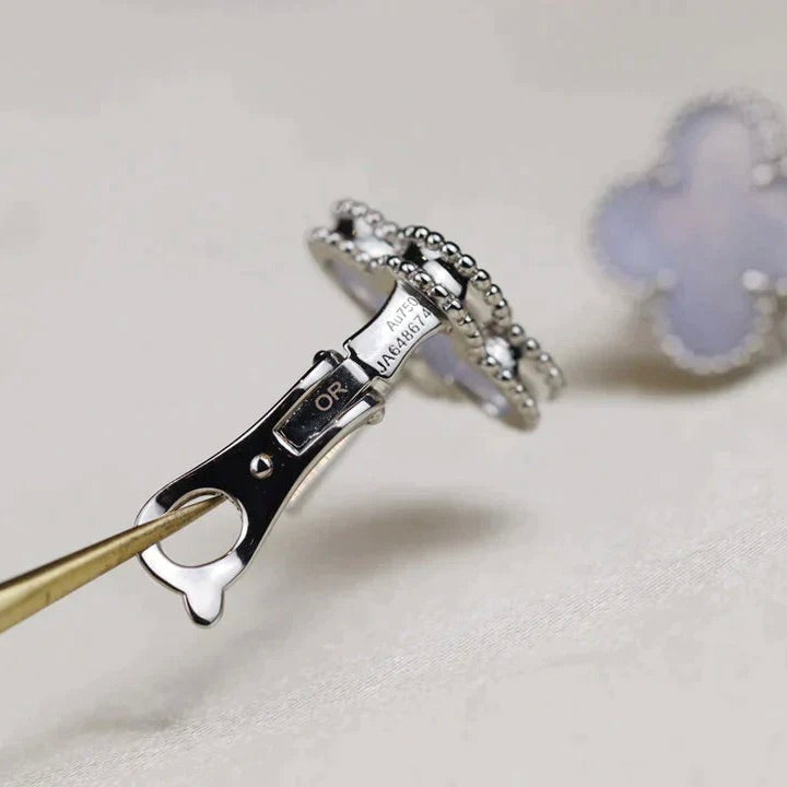 ¡®Lume Jewels¡¯CLOVER MEDIUM 1 MOTIFS  WHITE MOP EARRINGS SILVER