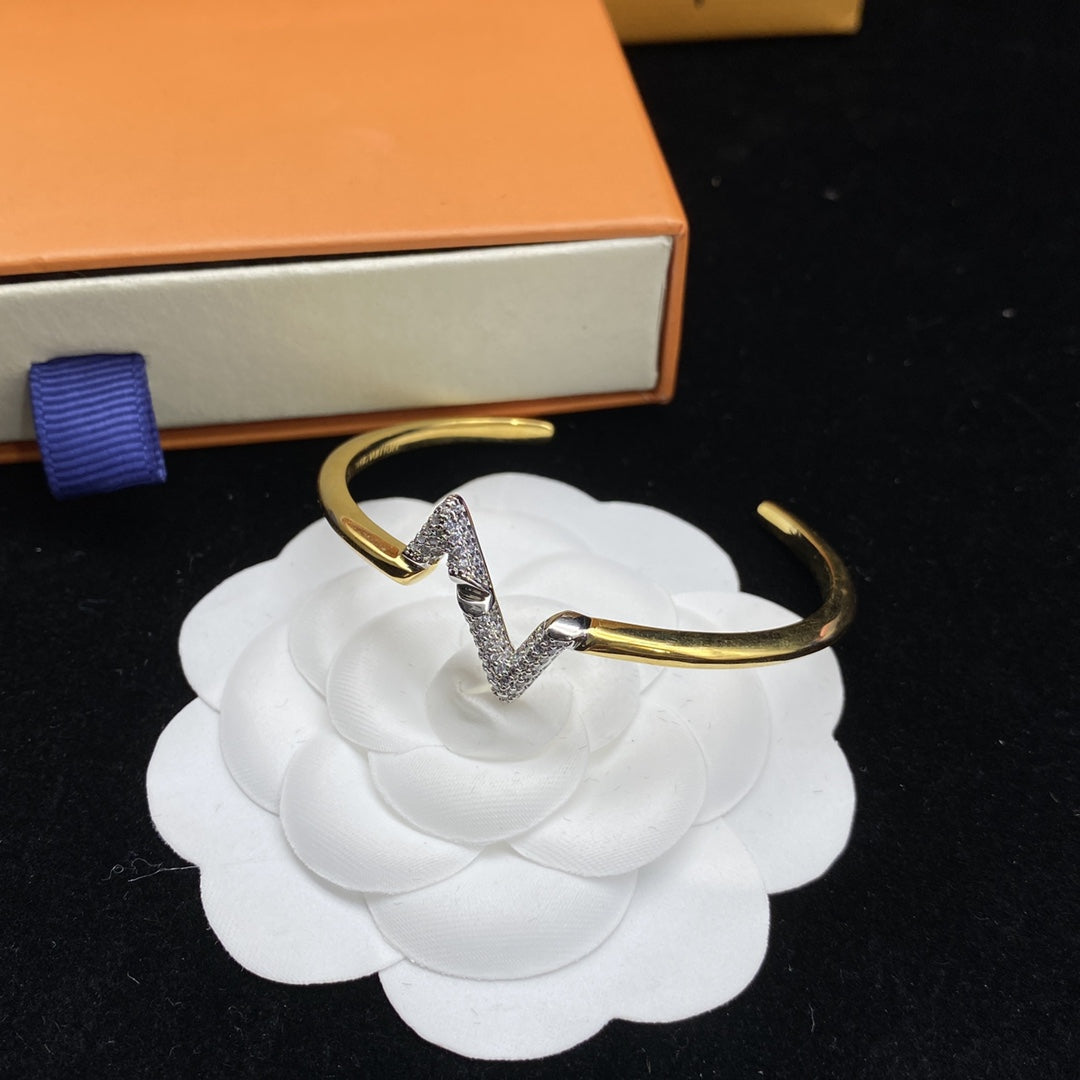 ¡®Lume Jewels¡¯VOLTE UPSITE DOWN DIAMOND GOLD OPEN BRACELET