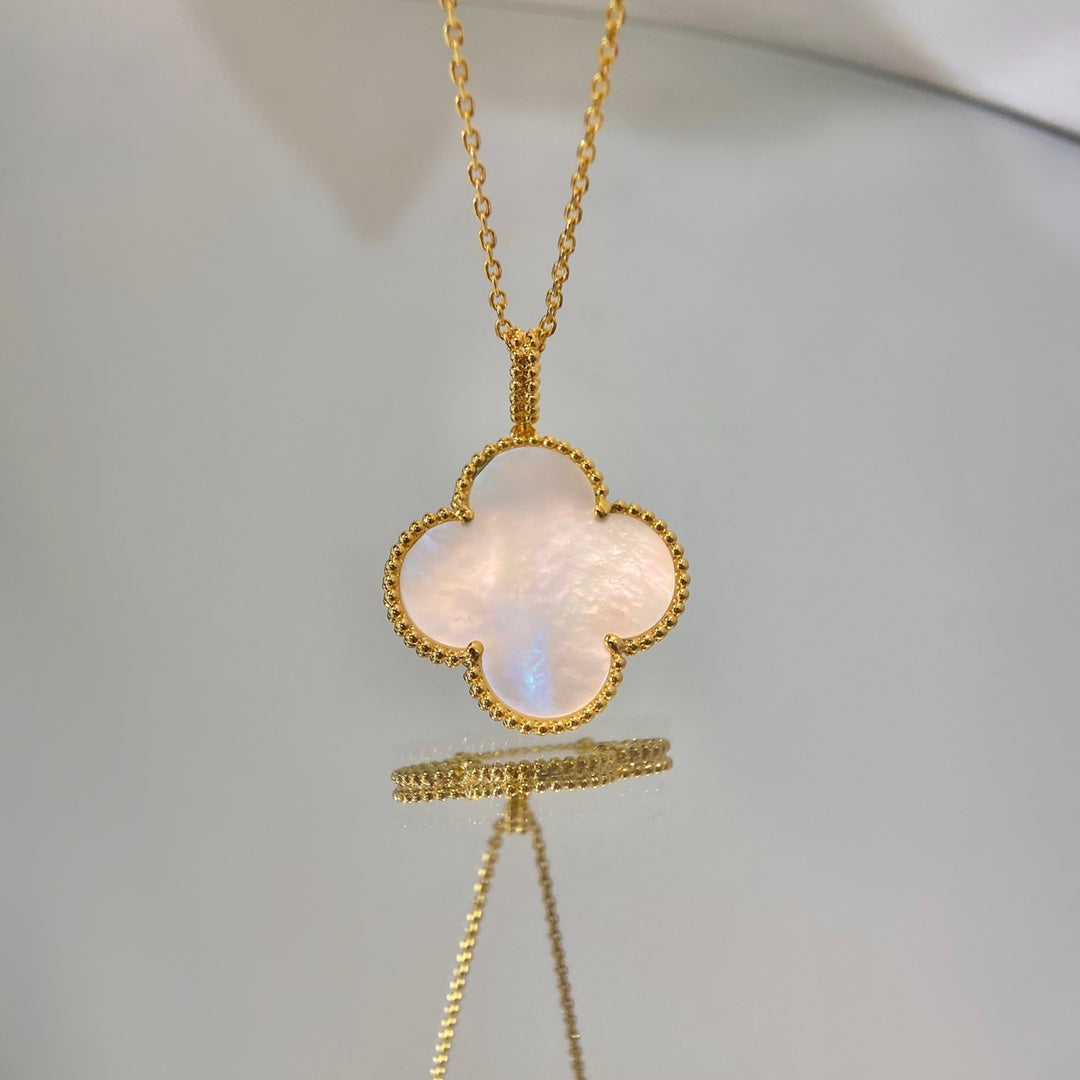 ¡®Lume Jewels¡¯CLOVER 25MM MOP LARGE PENDANT NECKLACE