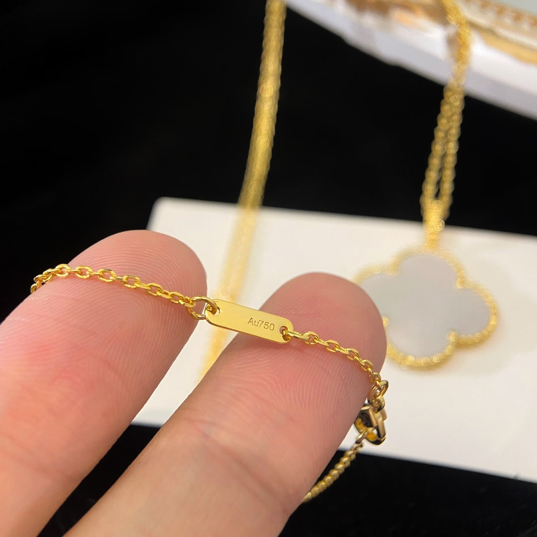 ¡®Lume Jewels¡¯CLOVER 25MM MOP LARGE PENDANT NECKLACE