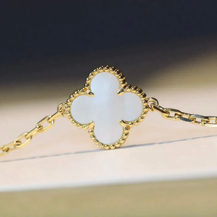 ¡®Lume Jewels¡¯CLOVER 20 MOTIFS WHITE MOP NECKLACE