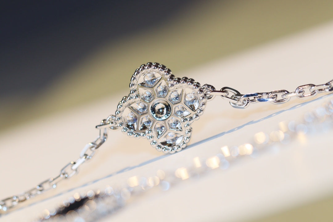 ¡®Lume Jewels¡¯CLOVER 20 MOTIFS ONYX DIAMOND SILVER