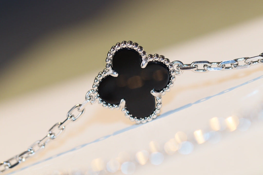 ¡®Lume Jewels¡¯CLOVER 20 MOTIFS ONYX DIAMOND SILVER
