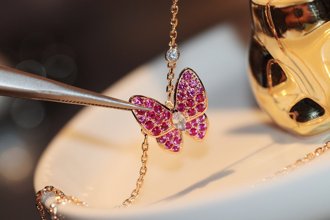 ¡®Lume Jewels¡¯BUTTERFLY RED DIAMOND ROSE GOLD NECKLACE