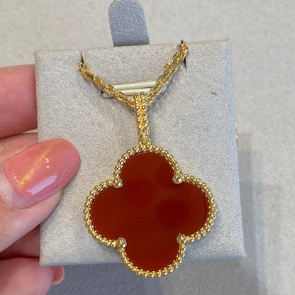 ¡®Lume Jewels¡¯CLOVER 25MM NECKLACE GOLD CARNELIAN