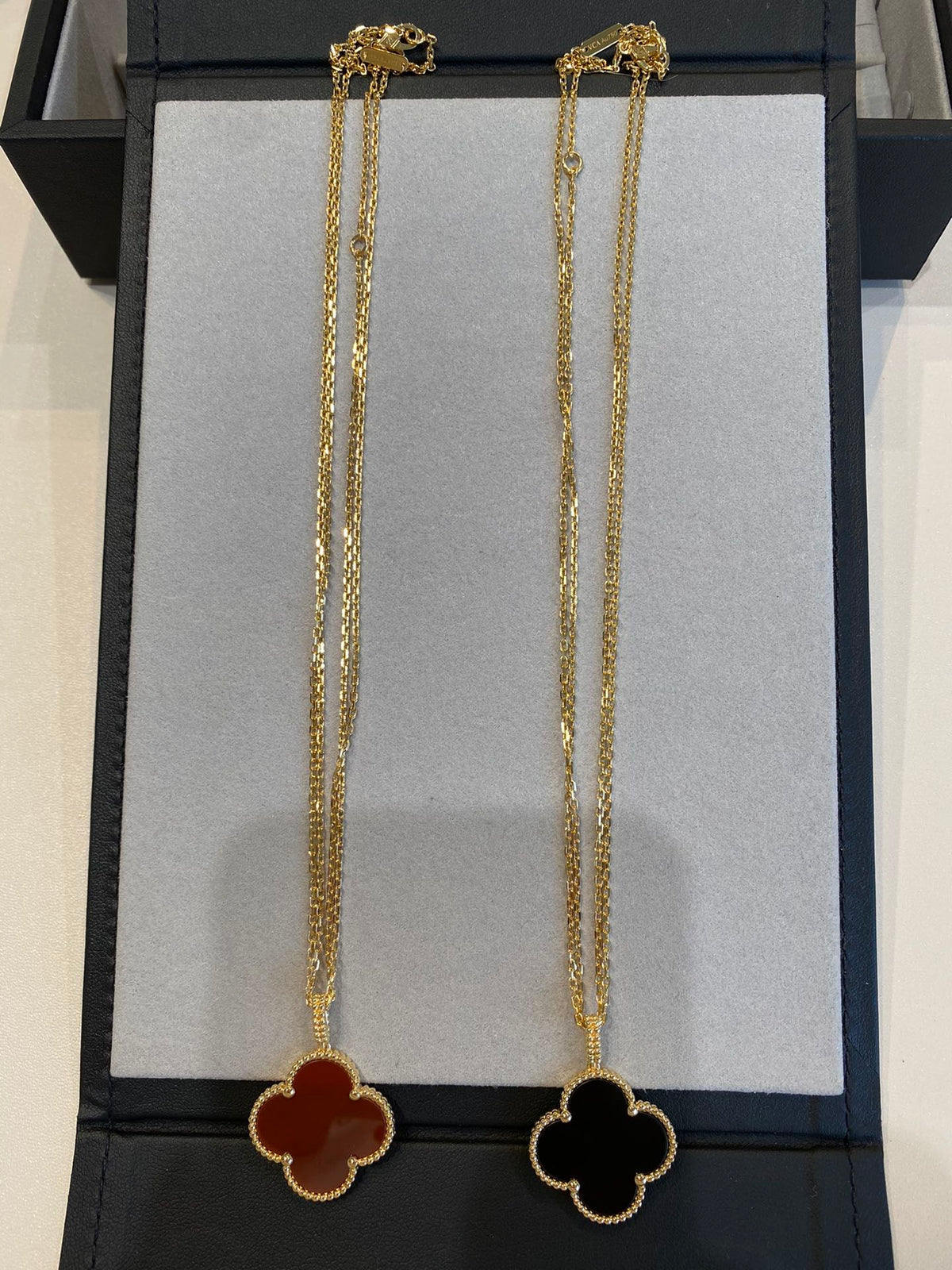¡®Lume Jewels¡¯CLOVER 25MM NECKLACE GOLD CARNELIAN