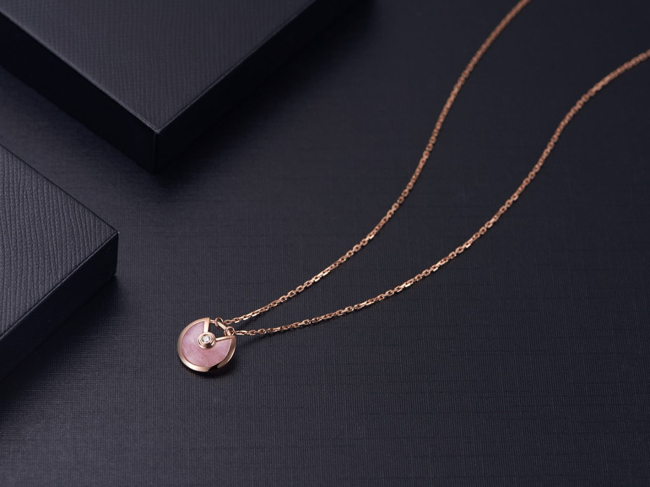 ¡®Lume Jewels¡¯AMULETTE ROSE GOLD PINK MOP NECKLACE