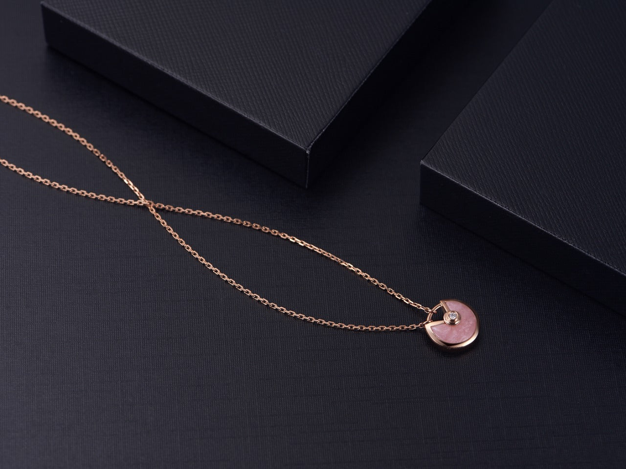 ¡®Lume Jewels¡¯AMULETTE ROSE GOLD PINK MOP NECKLACE