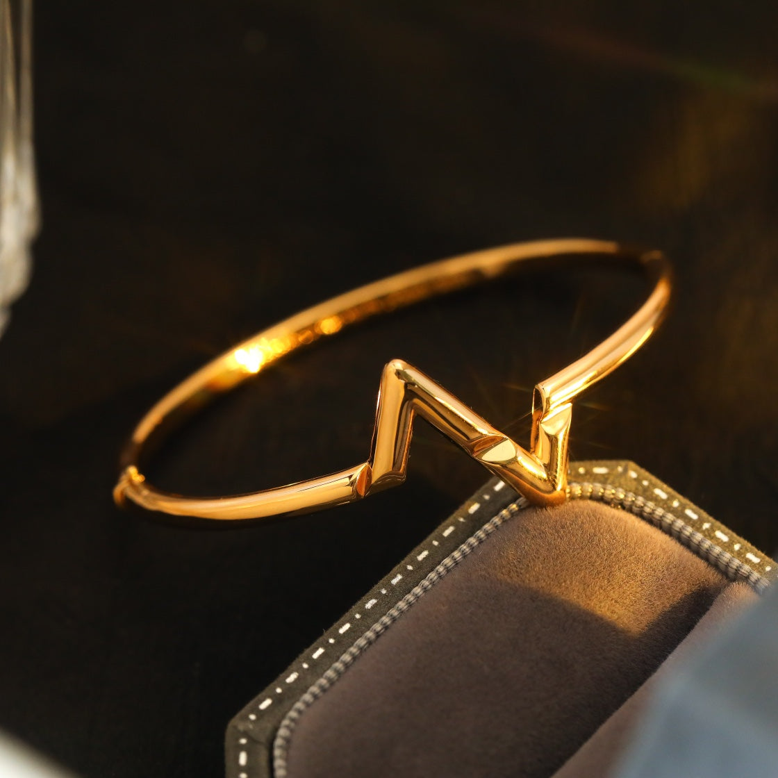 ¡®Lume Jewels¡¯VOLTE UPSITE DOWN BRACELET