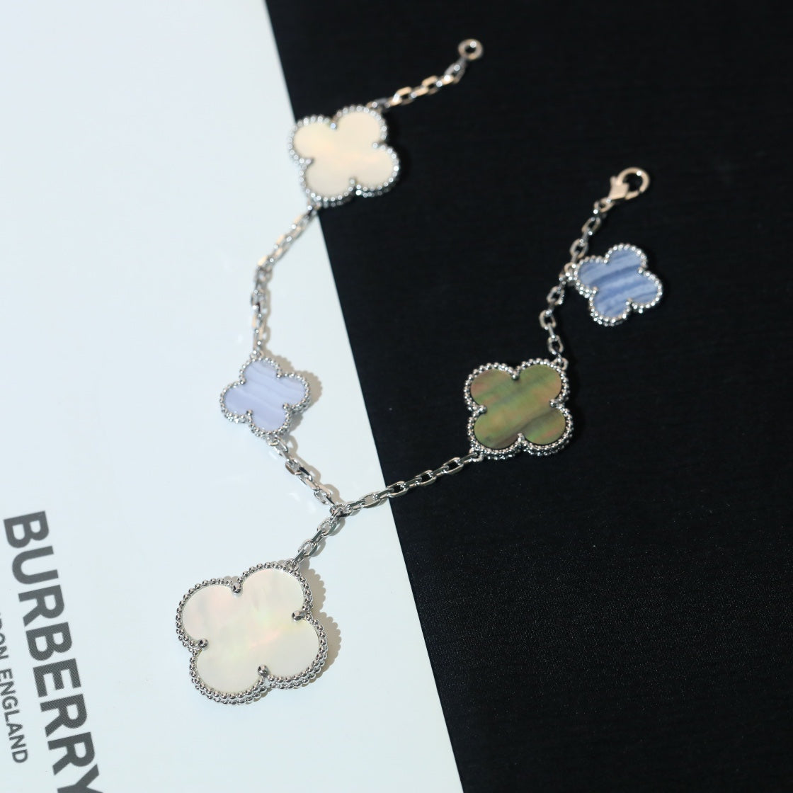 ¡®Lume Jewels¡¯CLOVER BRACELET 5 MOTIFS MOP CHALCEDONY SILVER