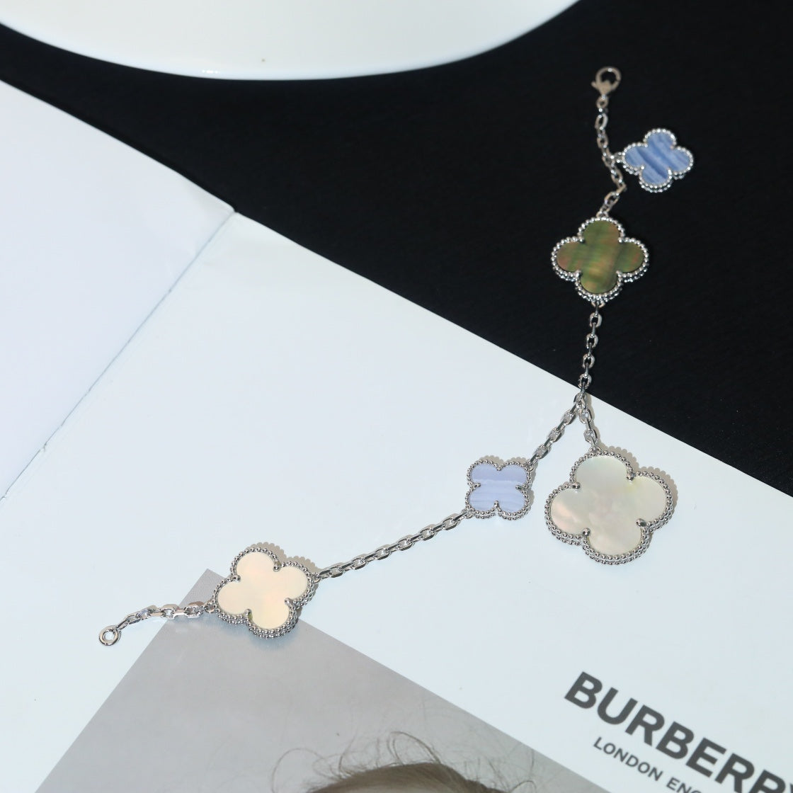 ¡®Lume Jewels¡¯CLOVER BRACELET 5 MOTIFS MOP CHALCEDONY SILVER