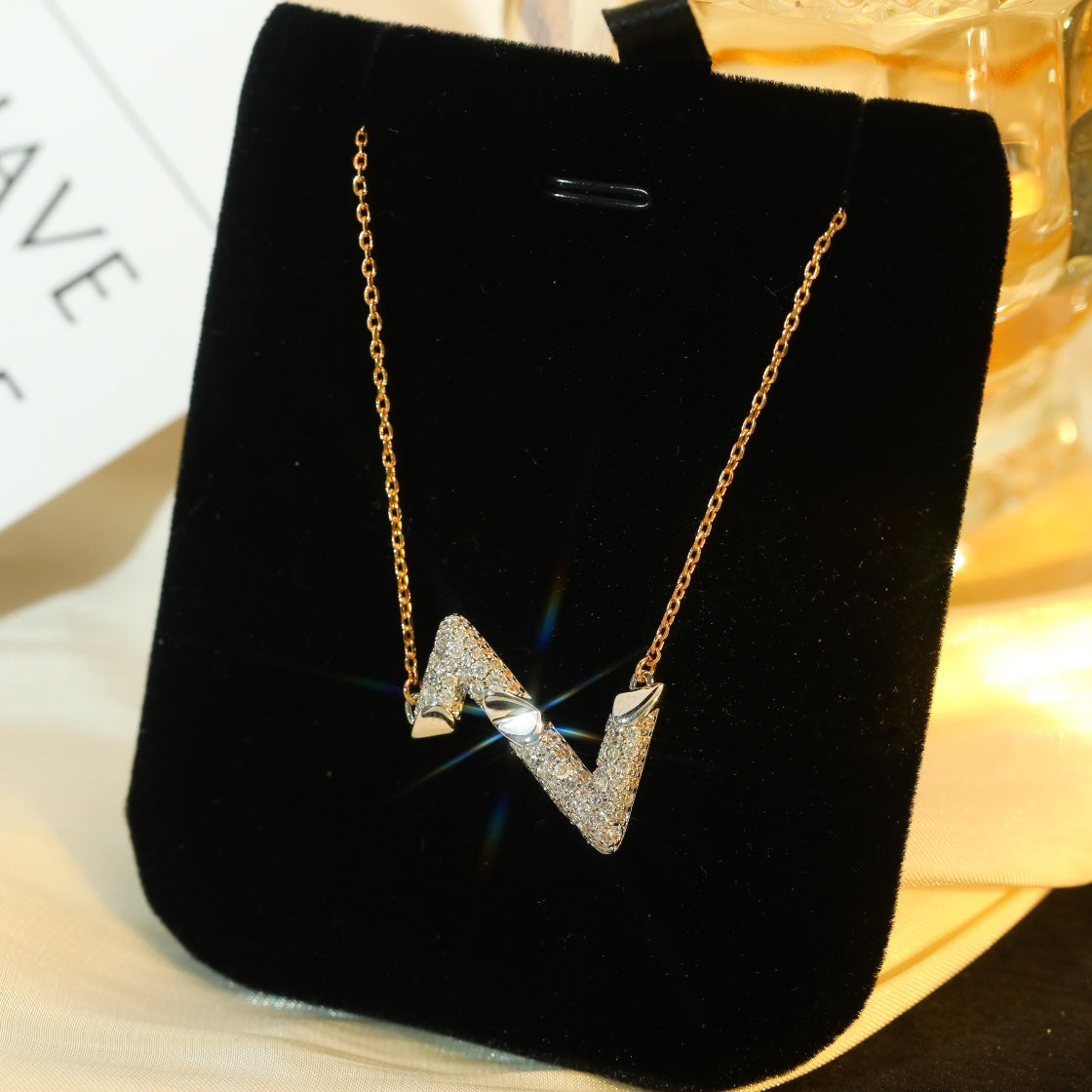 ¡®Lume Jewels¡¯VOLT SILVER DIAMOND PEDANT NECKLACE