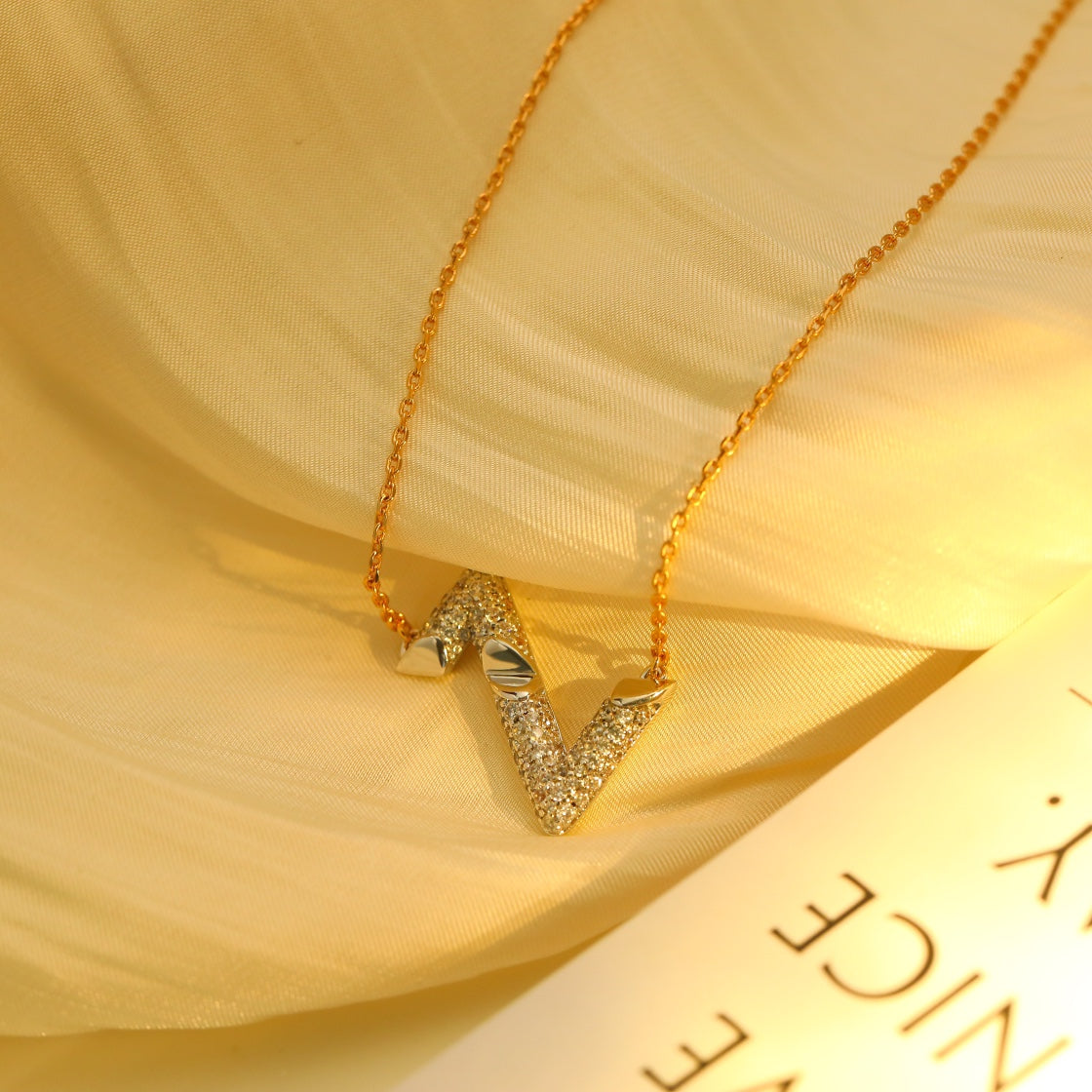 ¡®Lume Jewels¡¯VOLT SILVER DIAMOND PEDANT NECKLACE