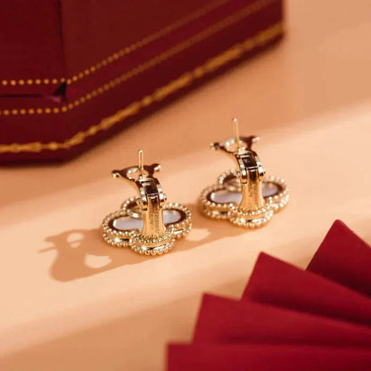 ¡®Lume Jewels¡¯CLOVER MEDIUM 1 MOTIFS  WHITE MOP STUD EARRINGS